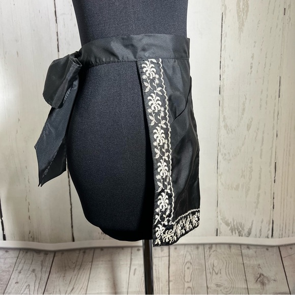 Vintage Queen Brand by Gruen Co. Cocktail Hostess Half Embroidered Apron - Picture 4 of 16